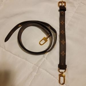 Louis Vuitton Pochette Metis monogram strap